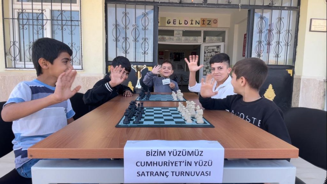 Cumhuriyet'in Yüzüncü Yılı'nda ''Bizim Yüzümüz Cumhuriyet'in Yüzü'' teması ile satranç turnuvası düzenledik.